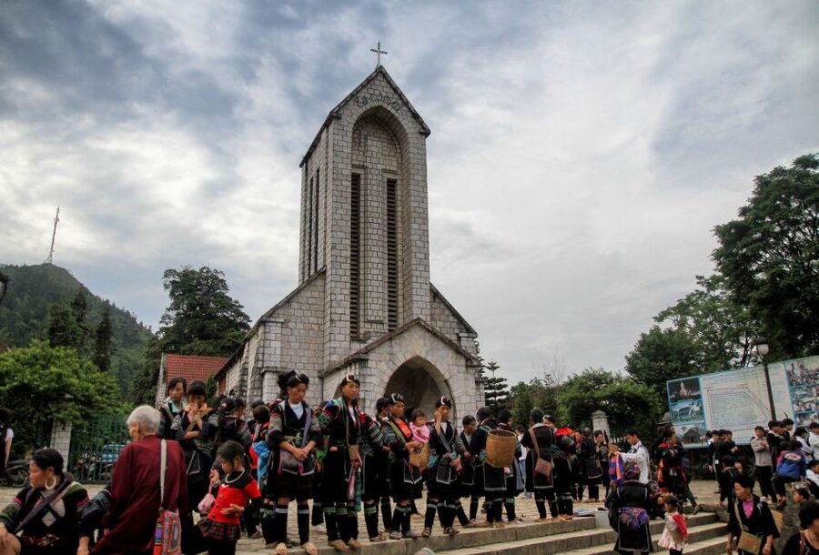 2-Day Sa Pa Ethnic Homestay Tour & Trek with Limousine Bus - How the guides shape the experience