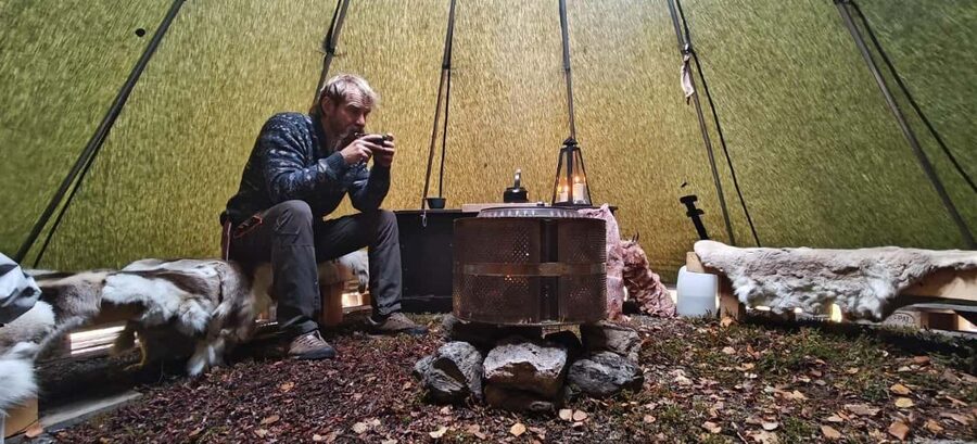 Abisko: Northern Lights Hike with Husky Puppies - What to wear and bring for a winter night