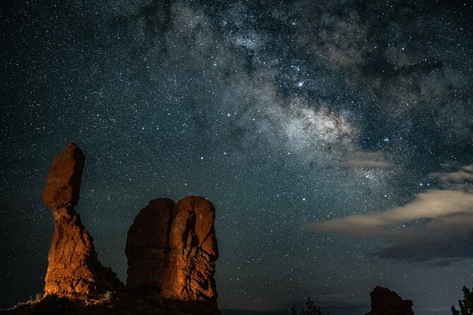 Astro-Photo, Hiking and Stargazing Tour in Arches National Park - Weather, darkness, and comfort