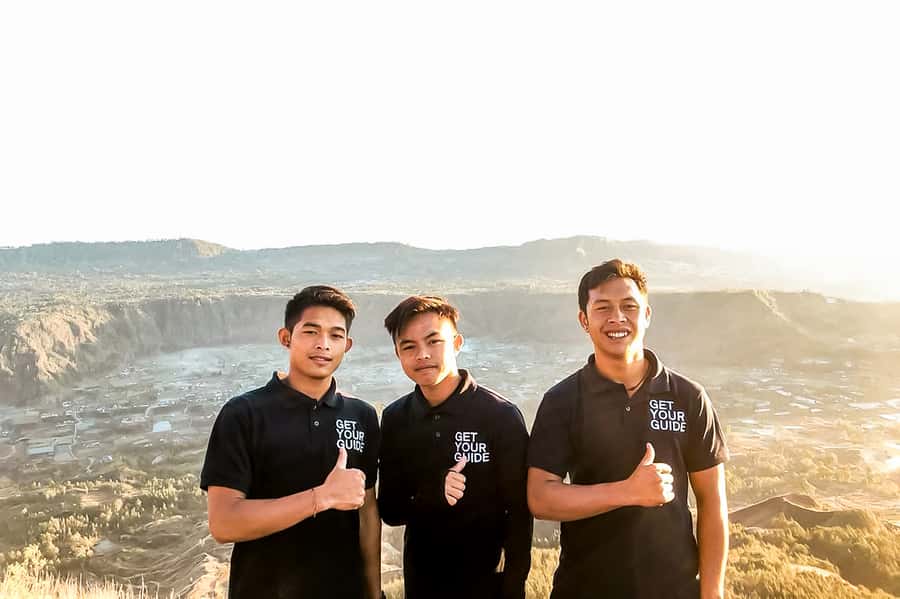 Bali: Mount Batur Sunrise Guided Hike and Natural Hot Spring - Summit breakfast beside volcanic steam
