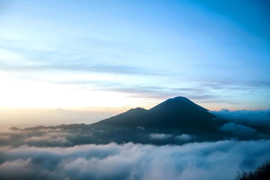Bali: Mount Batur Sunrise Guided Hike and Natural Hot Spring - The descent and the Mount Batur Lounge