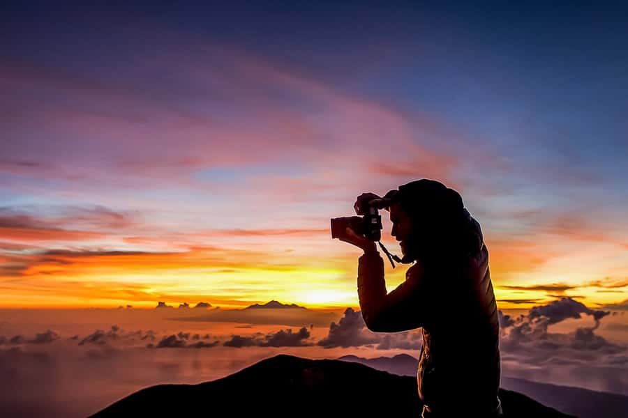 Bali: Sunrise Mount Batur Guided Hike with Breakfast - The descent and the Mount Batur Lounge
