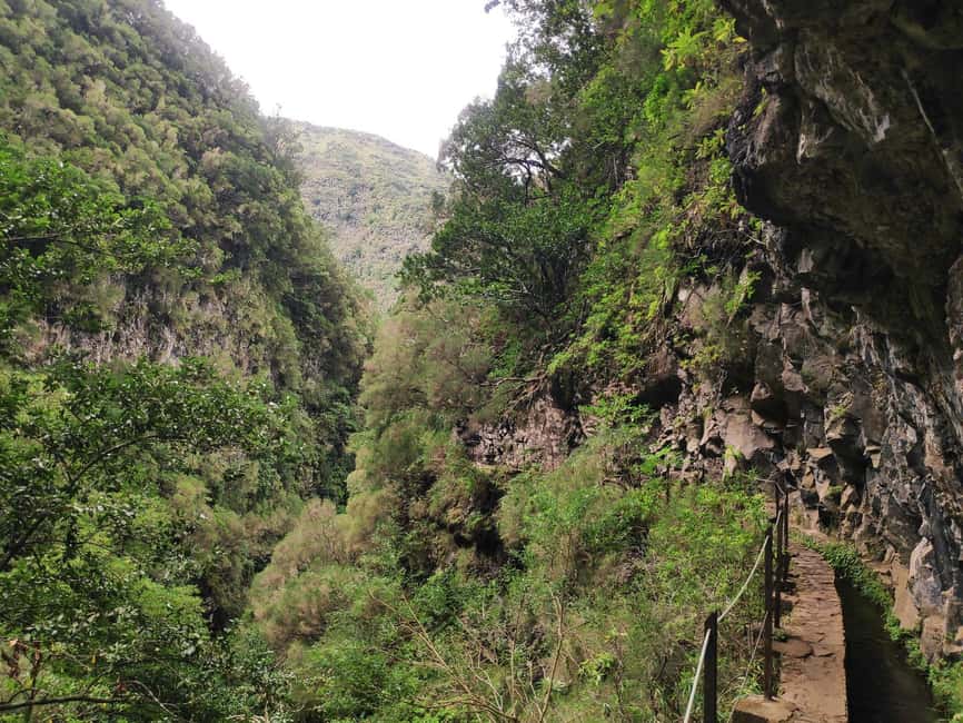 Caldeirão Verde: Levada Caldeirao Verde Hiking Transfer - What to pack for a wet, dark trail