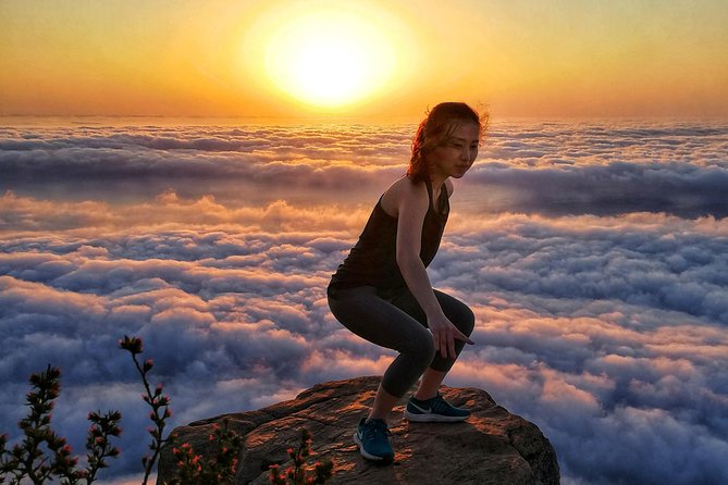 Cape Town: Lion's Head Sunrise/Sunset Hike - Rocks, ladders, and the final push