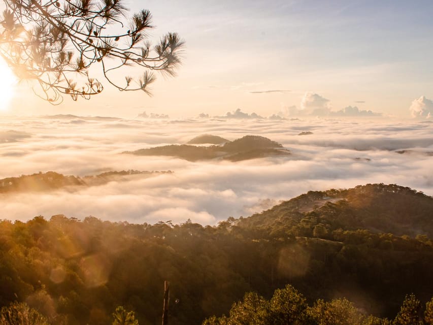 Da Lat: Chasing the Sunrise - A Mini Trek Adventure - Waiting at the viewpoint with coffee and snacks