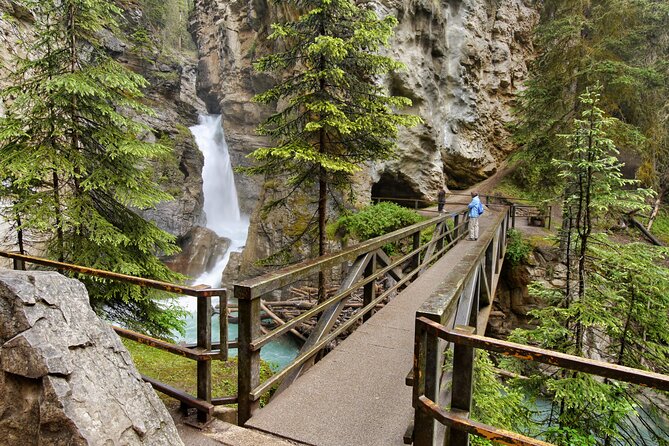 eBike and Hike Banff to Johnston Canyon small group guided program - Walking into Johnston Canyon