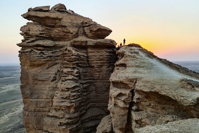 Edge Of The World Hike(Dinner under stars,village,bats cave,camp) - Walking to Jabal Firayn