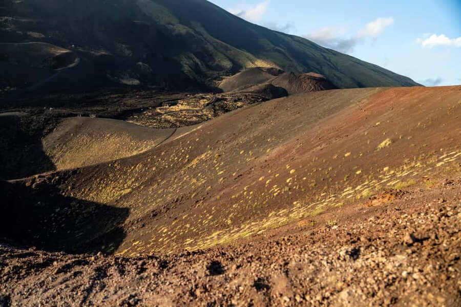 Etna Sunset Tour: Volcano trek, Cave & tasting from Catania - Guides who turn rock into a story