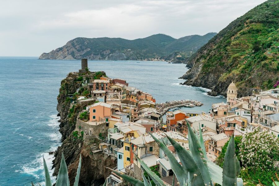 Florence: Cinque Terre Day Trip with Optional Hiking or Pisa - Riomaggiore closes the village route