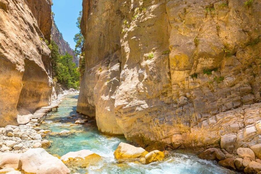 From Chania/Rethymno: Samariá Gorge Guided Hike with Pickup - The early ride to Omalos