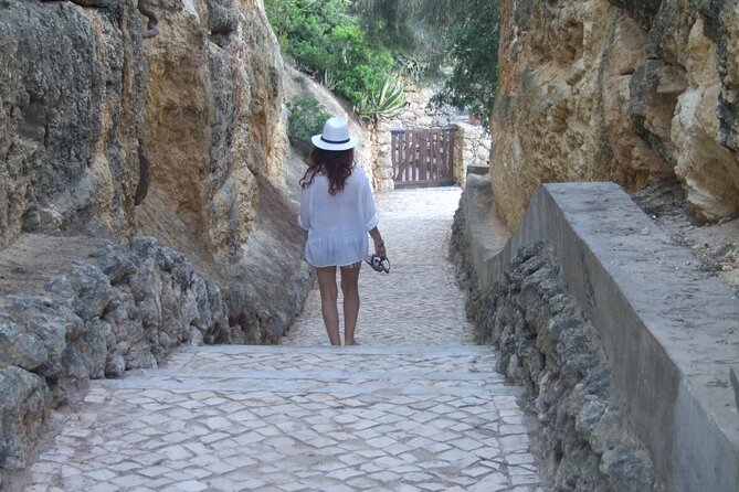 From Faro: Benagil Hiking Cliffs and the 4 Treasure Experience - Guide quality and the one important caution