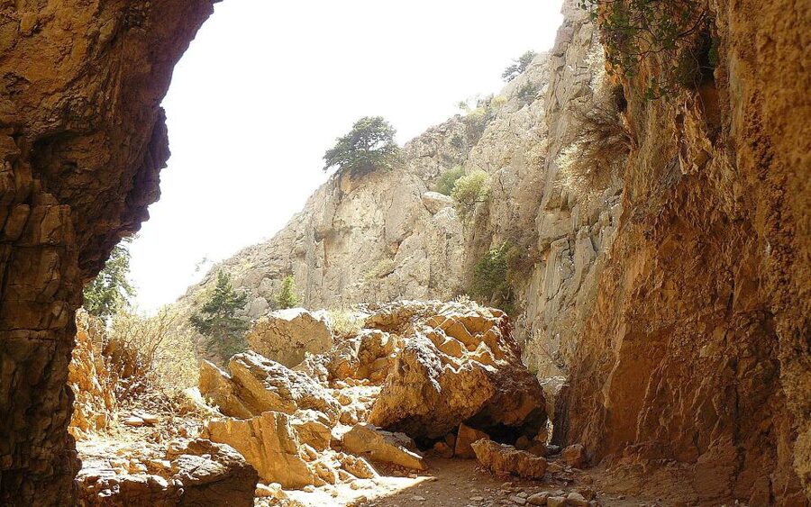 From Rethymno/Chania: Imbros Gorge Hike - How difficult is the 8 to 9 km walk?