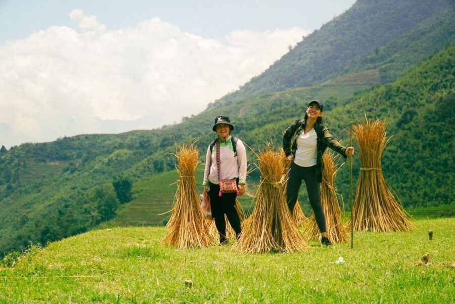 From Sapa: 1-Day Guided Trek to Lao Chai & Ta Van with Lunch - What the guide adds to the scenery