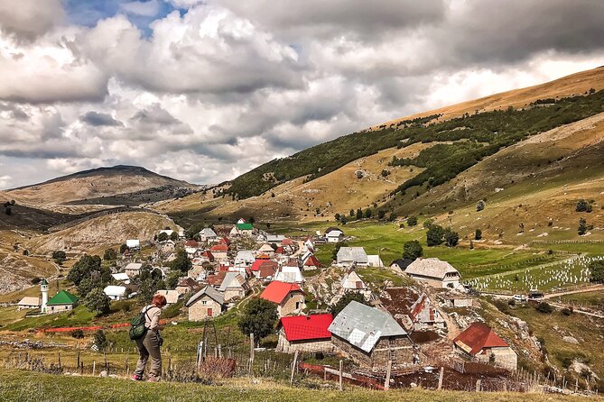 From Sarajevo: Full-Day Hike to Lukomir Village - The 2.5-hour walk to Umoljani