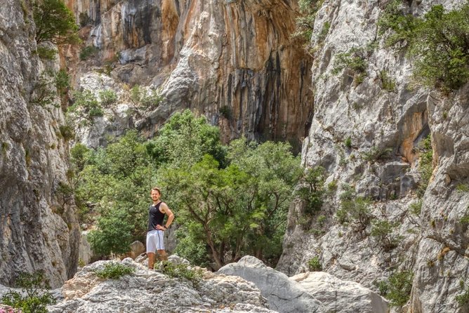 Gorropu canyon guided hike - A lunch stop beside cool freshwater pools