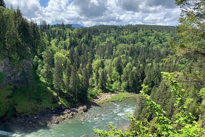 Guided forest hike to Seattle waterfalls incl. Snoqualmie Falls - Guide style, group pace, and comfort