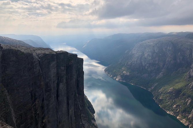 Guided hike to Kjerag and Kjeragbolten - The 7 a.m. pickup and long ride from Stavanger