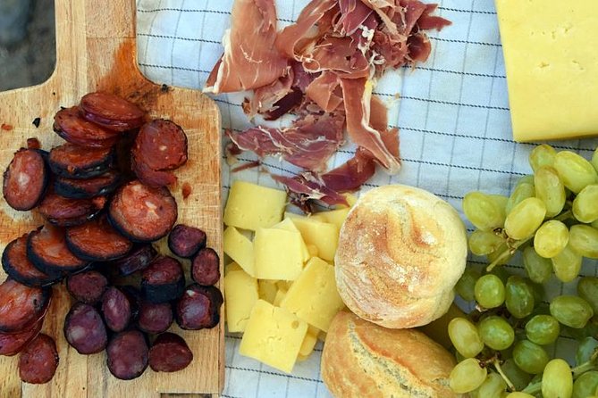 Half-day Hike & Picnic with Dog Love in Porto's Mountains - Ricardo’s guiding style and local knowledge