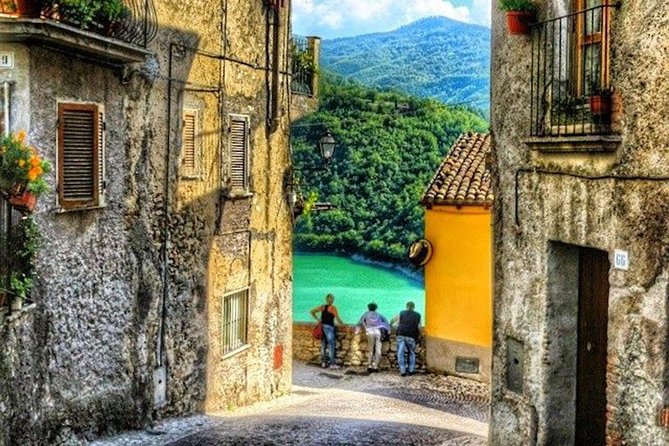 Hike Lake Castle and Good Food! - Castel di Tora, one narrow street at a time
