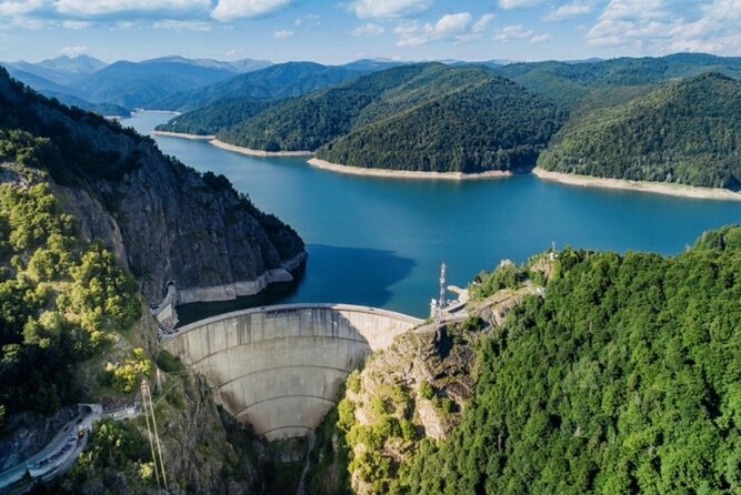 Hike to Poenari Fortress, Vidraru Dam, Argeș Monastery - Private - The climb to Poenari Citadel