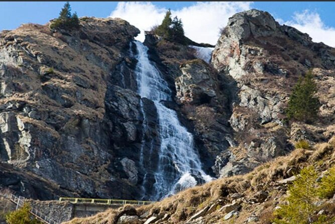 Hike to Poenari Fortress, Vidraru Dam, Argeș Monastery - Private - A private day with room for small surprises
