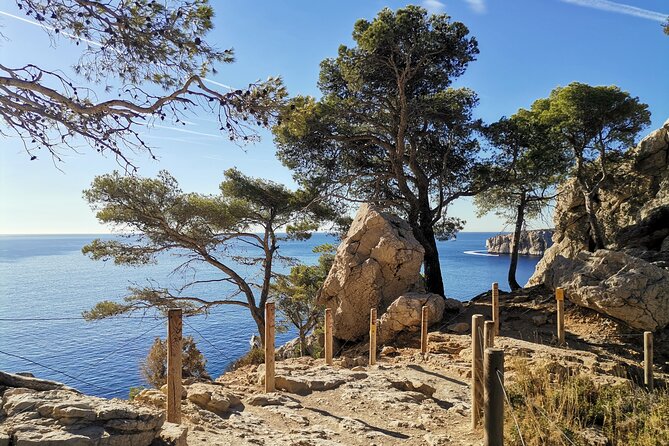 Hiking in the Calanques National park from Marseille - From the park gate to the Calanque de Sugiton