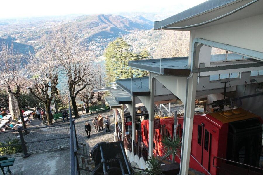 Lake Como: Easy Mountain Trek with Funicular & Boat Ride - Starting in Como and riding up to Brunate