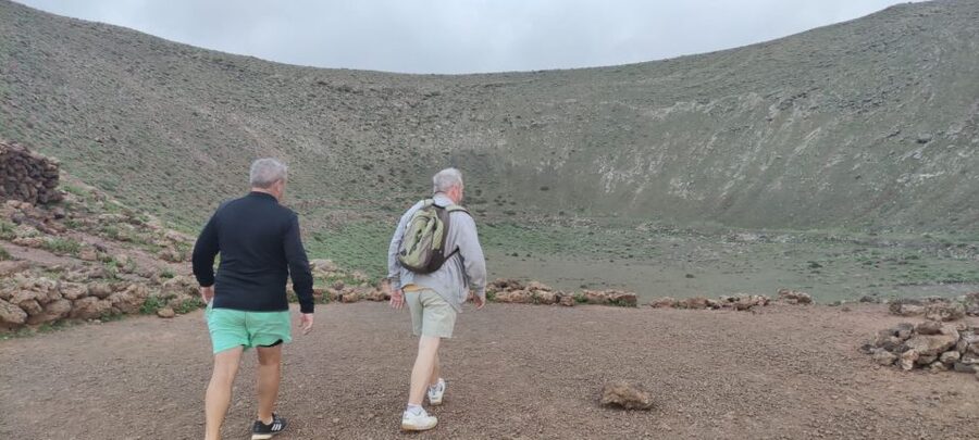 Lanzarote: Timanfaya Natural Park Trekking Tour - A crater stop and a minute without talking