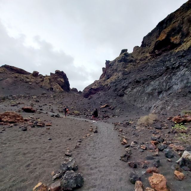 Lanzarote: Timanfaya Natural Park Trekking Tour - Sunset timing and changing weather