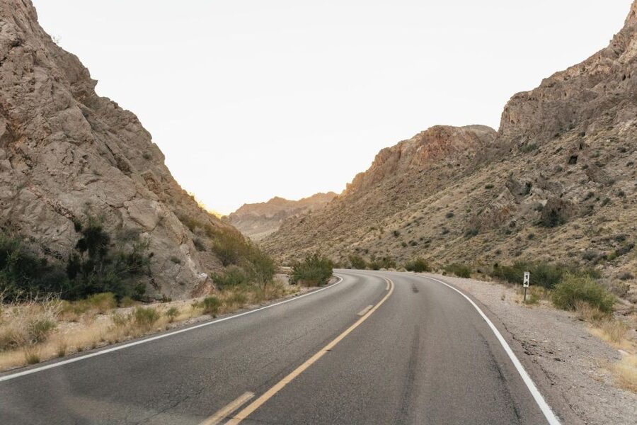 Las Vegas: Valley of Fire Guided Hike with Drinks and Snacks - Petroglyphs, arches, and the details you might miss