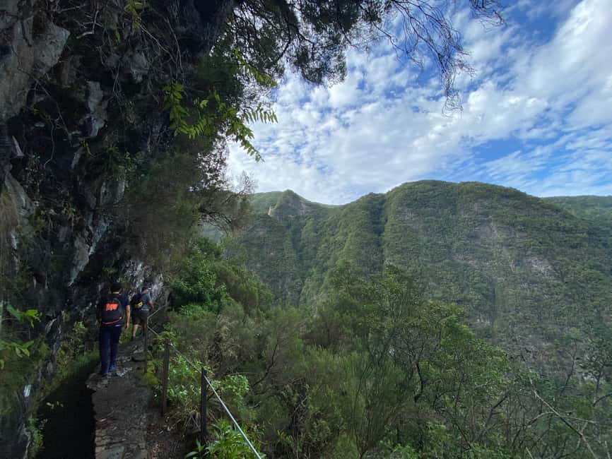 Madeira: PR 9 - Levada do Caldeirão Verde Hike Transfer - The 6.5-kilometer route beside the levada