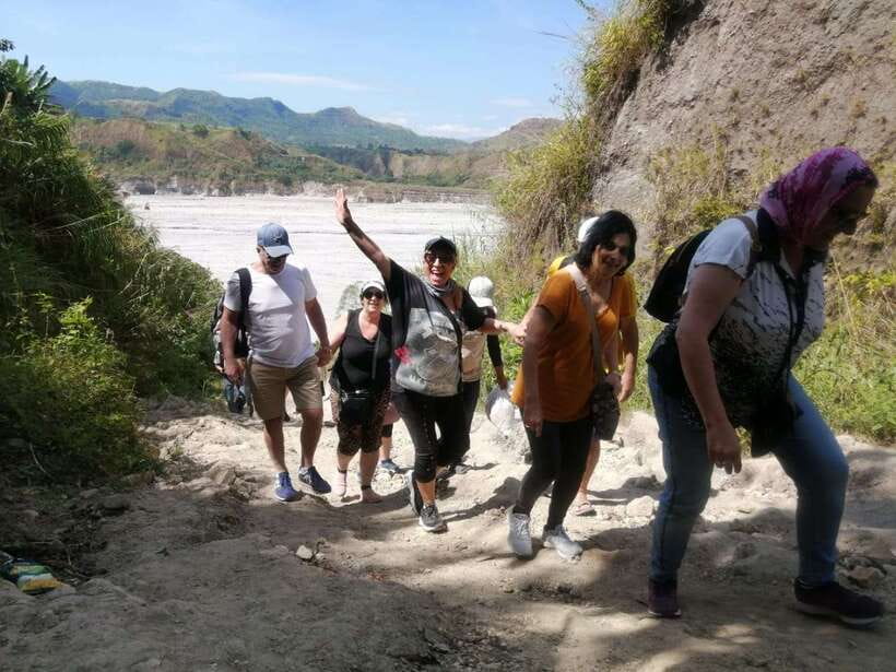 Manila: Mount Pinatubo 4X4 & Hiking Trip - Reaching the turquoise crater lake