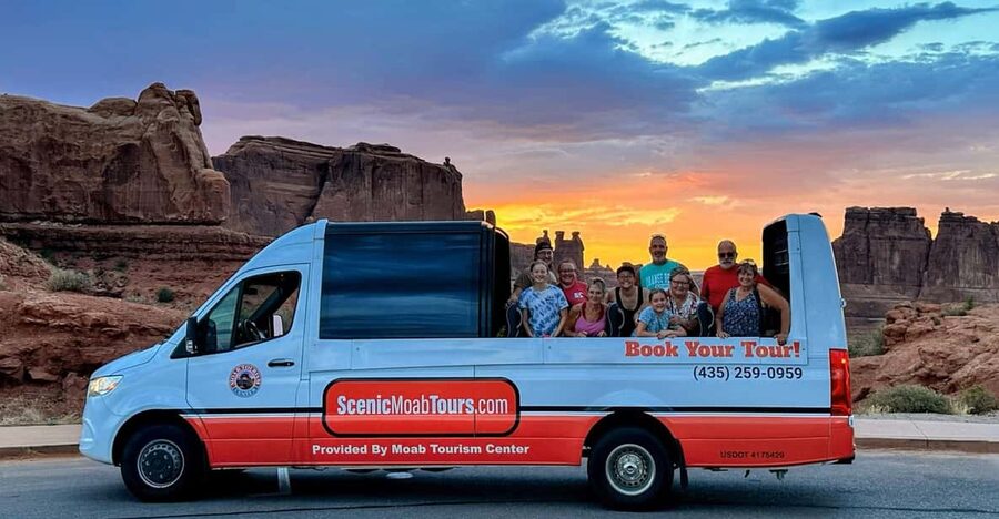 Moab: Arches National Park Sightseeing Tour - Key points at a glance