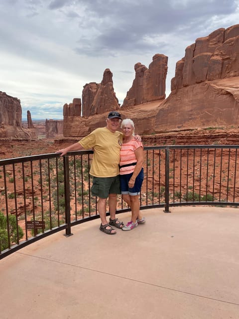 Moab: Arches National Park Sightseeing Tour - The main photo stops are easy to enjoy