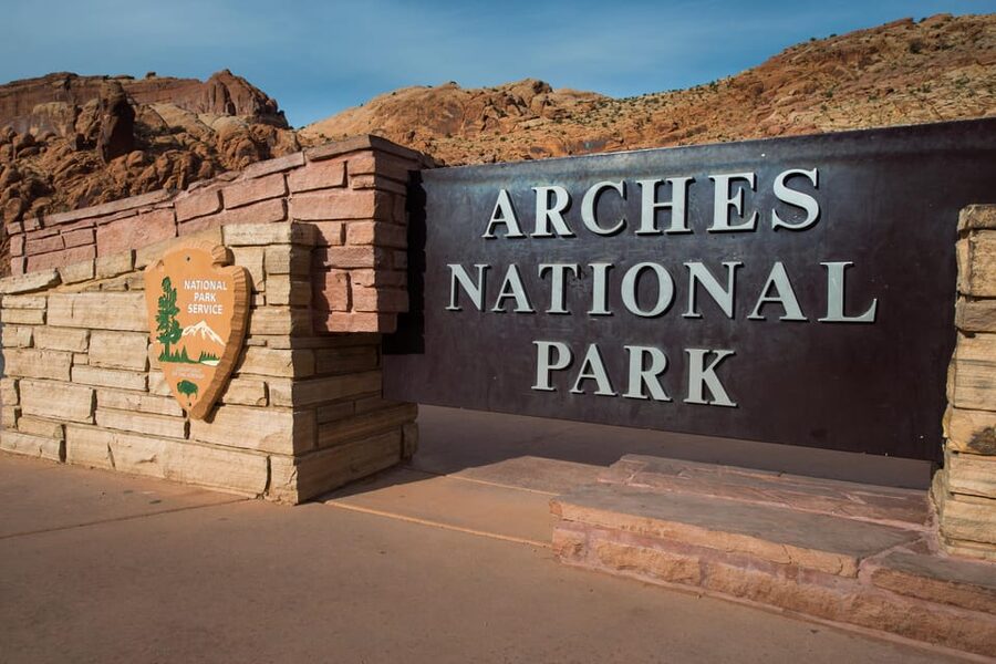 Moab: Arches National Park Sightseeing Tour - How the $158 price works in practice