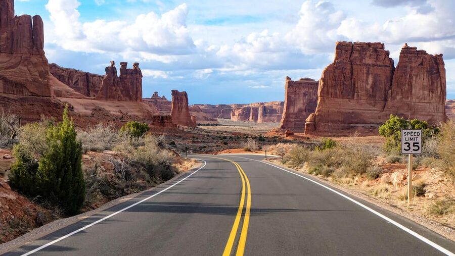 Moab: Arches National Park Sightseeing Tour - Who should choose this Arches tour