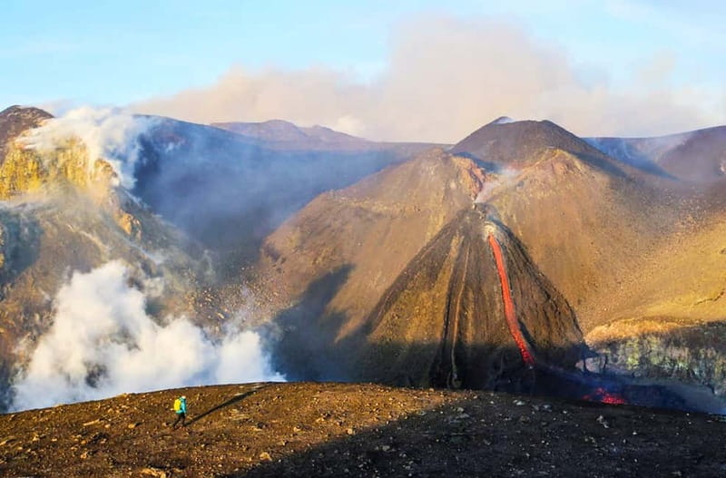 Mount Etna: Trek to 3000m with cable car and 4x4 - Inside a lava channel