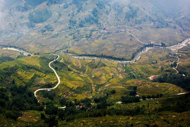 Mountain views & Rice Terraced Fields Hiking – 2D 1N - Starting at Sapa Church at 9 a.m.