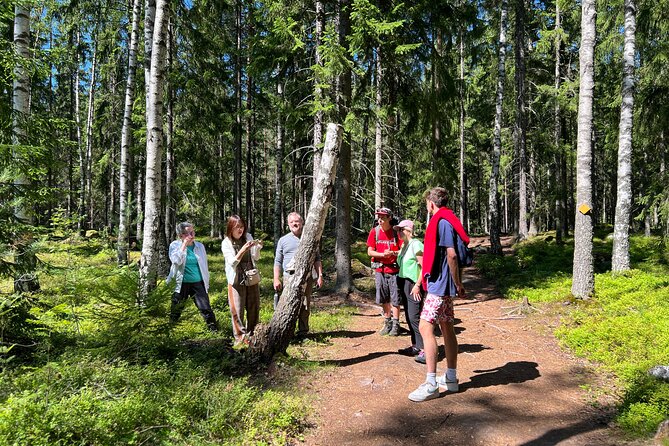 National Park Hike & Finnish Smoke Sauna Experience with Campfire Lunch - Who should book this experience?