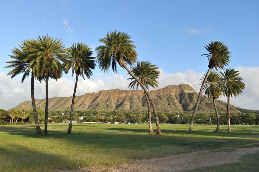 Oahu: Diamond Head Hike with Roundtrip Transportation - Reaching Diamond Head at opening time