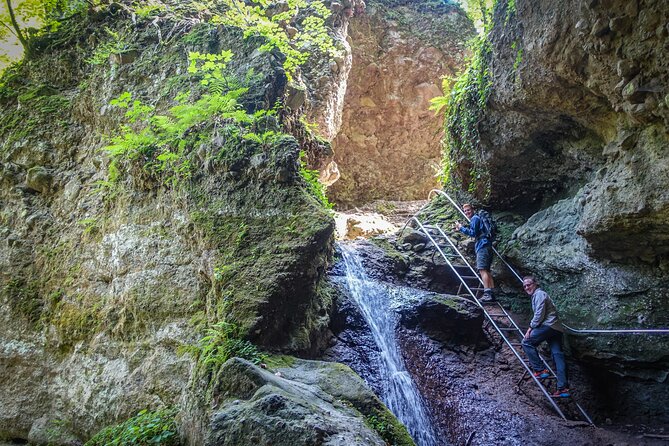 One Day Wonder Hiking Trip - Rocky passages and the Rám Ravine