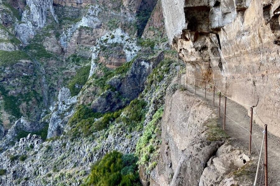 Pico Do Arieiro Pico Ruivo Sunrise or Morning Hike Transfers - Why this Madeira hike is worth your early morning