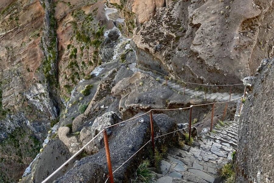 Pico Do Arieiro Pico Ruivo Sunrise or Morning Hike Transfers - Pack for four seasons in one morning