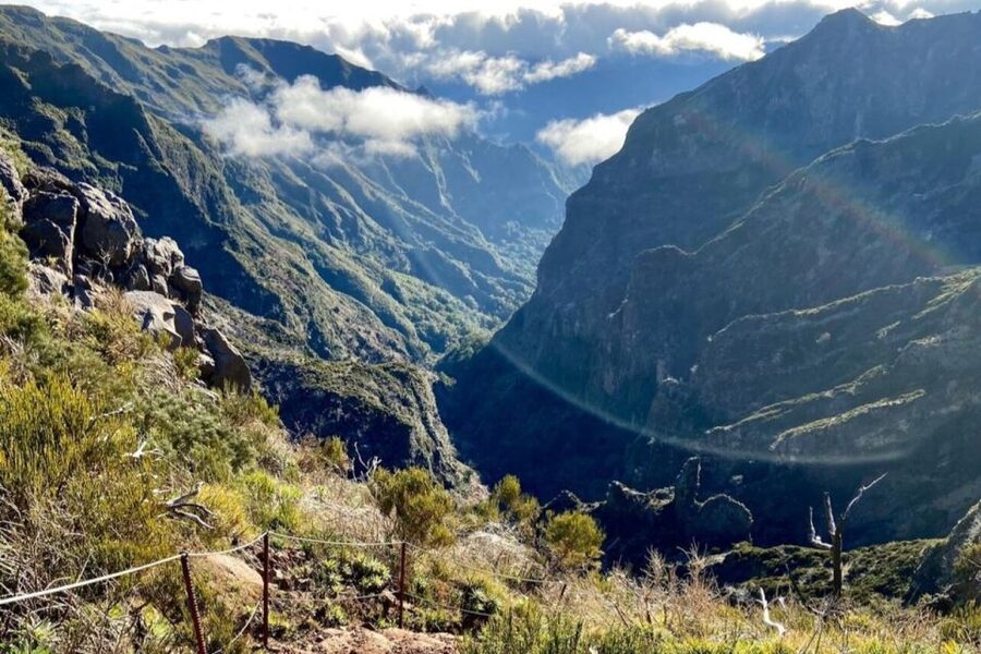 Pico Do Arieiro Pico Ruivo Sunrise or Morning Hike Transfers - Who should book this experience