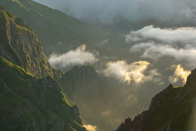PR1 Sunrise Pico do Arieiro Self-Guided Hiking Transfer - The PR3 alternative and its long downhill finish