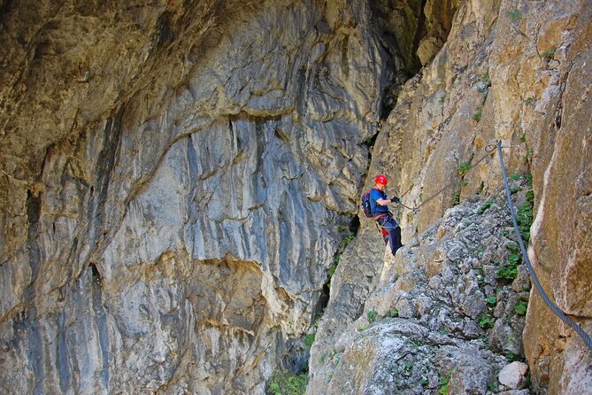 Private Hiking OR Climbing Experience in beaufitul gorges - A small fortified cave adds a welcome pause