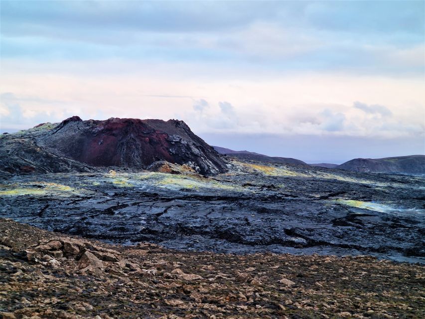 Reykjavík: Volcano Eruption Site and Reykjanes Hiking Tour - What you actually see at the eruption sites