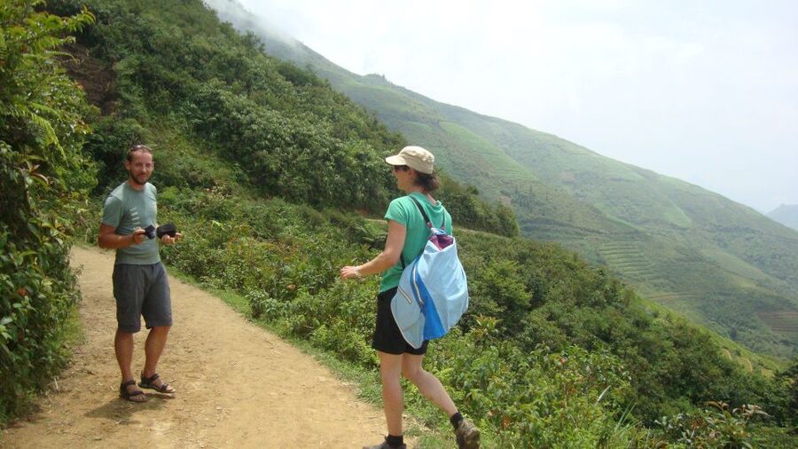 Sa Pa: 6-Hours Muong Hoa Valley Trek with Local Ethnic guide - Ta Van and the Dzay community