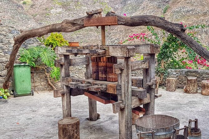 Santo Antão: Day Trip by Car or Trek - Pico da Cruz and Cova Crater