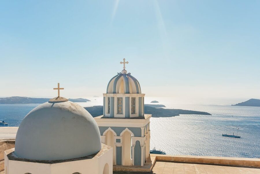Santorini: Caldera Trail Guided Hike and Sunset Viewing - The final approach to Oia and the quiet sunset hill